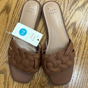 NWT brown braided slip on leather sandals 7.5